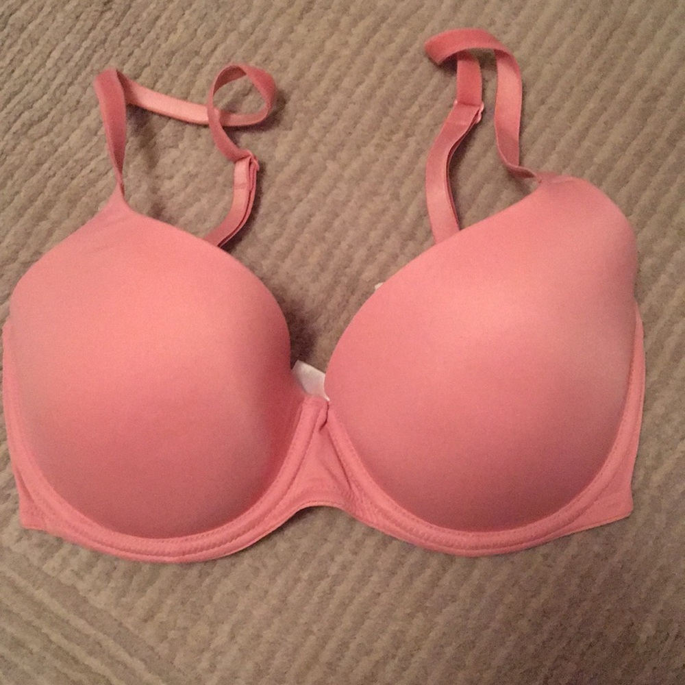 Never worn PINK bra in size 32DD